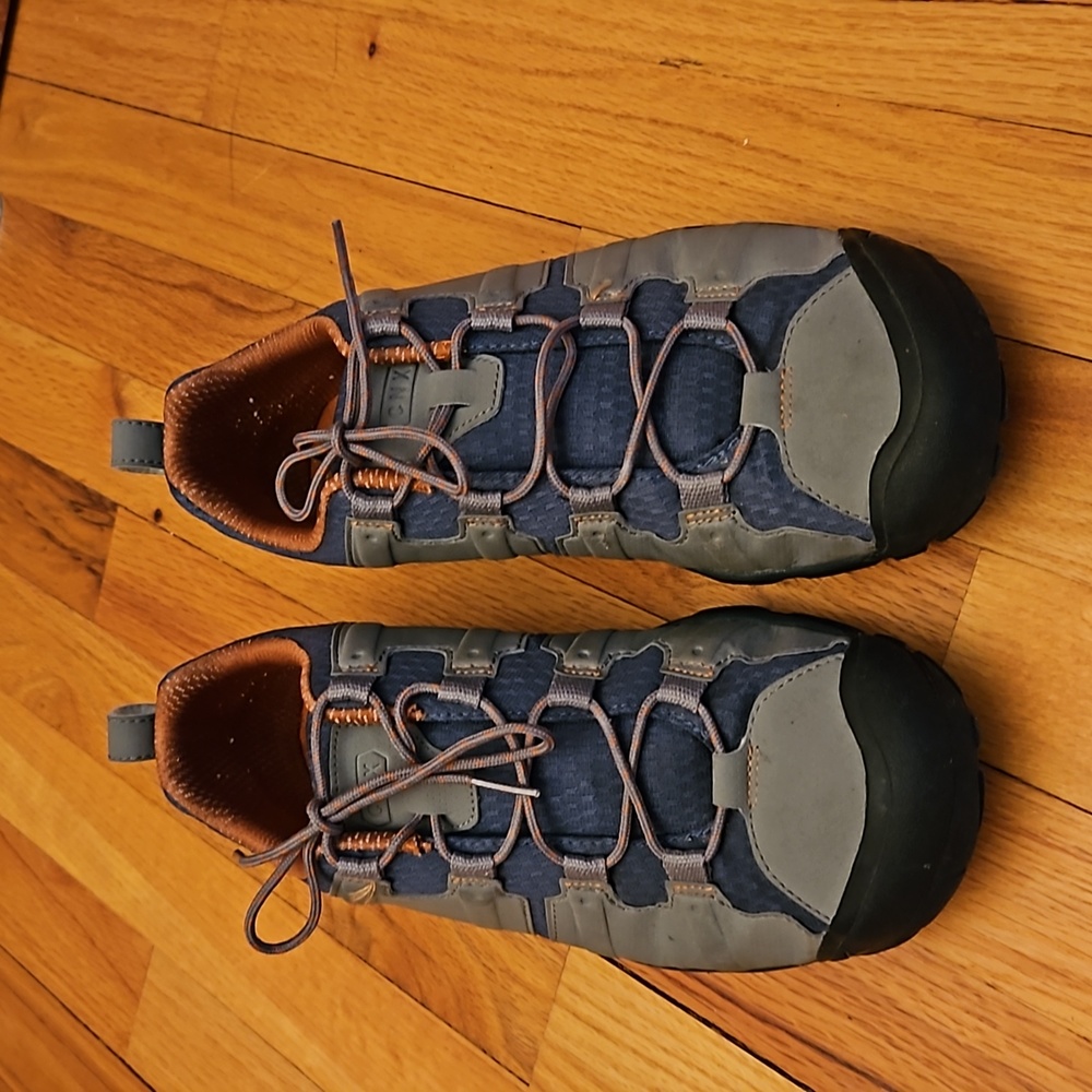 Keen men's blue Tunari CNX-m lightweight hiking shoe. Size 10.5